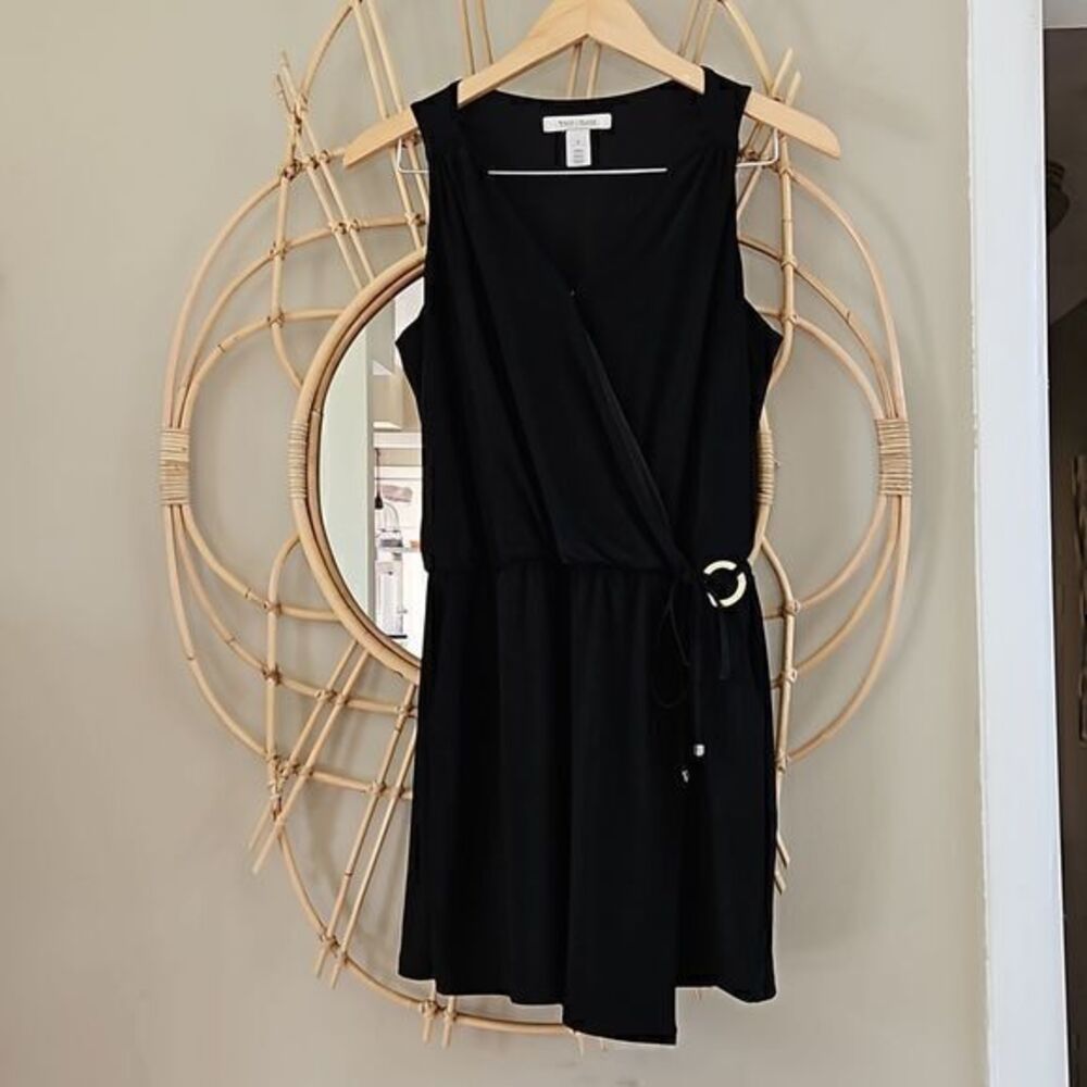 White House Black Market Women's Sleeveless Faux Wrap Black Skort‎ Romper Sz 0